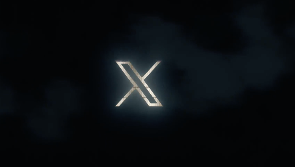 Elon Musk cambia il logo di Twitter: dal famoso uccellino ad una 'X'
