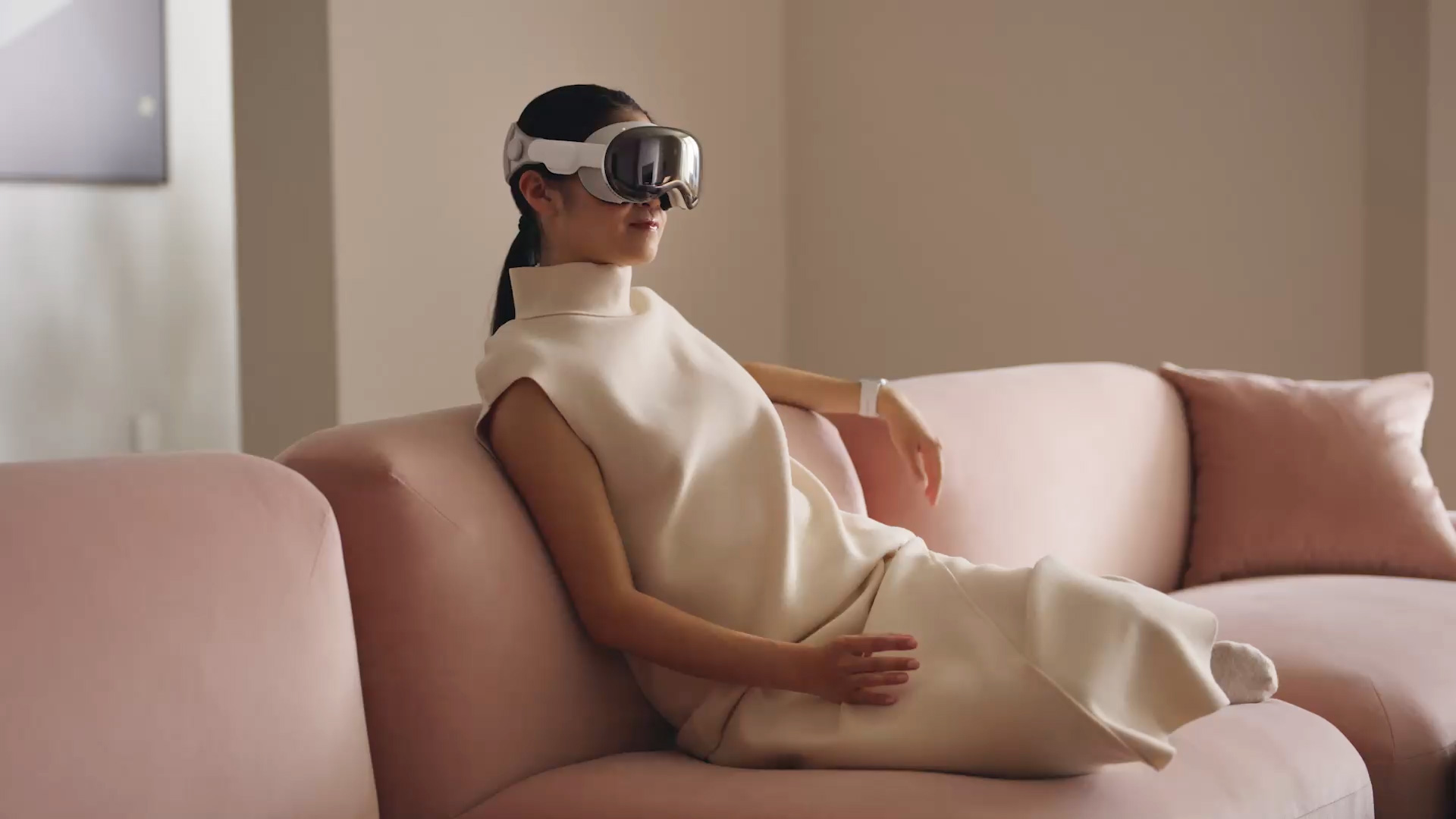 Sono arrivati gli Apple Vision Pro: Cupertino punta forte sui visori VR