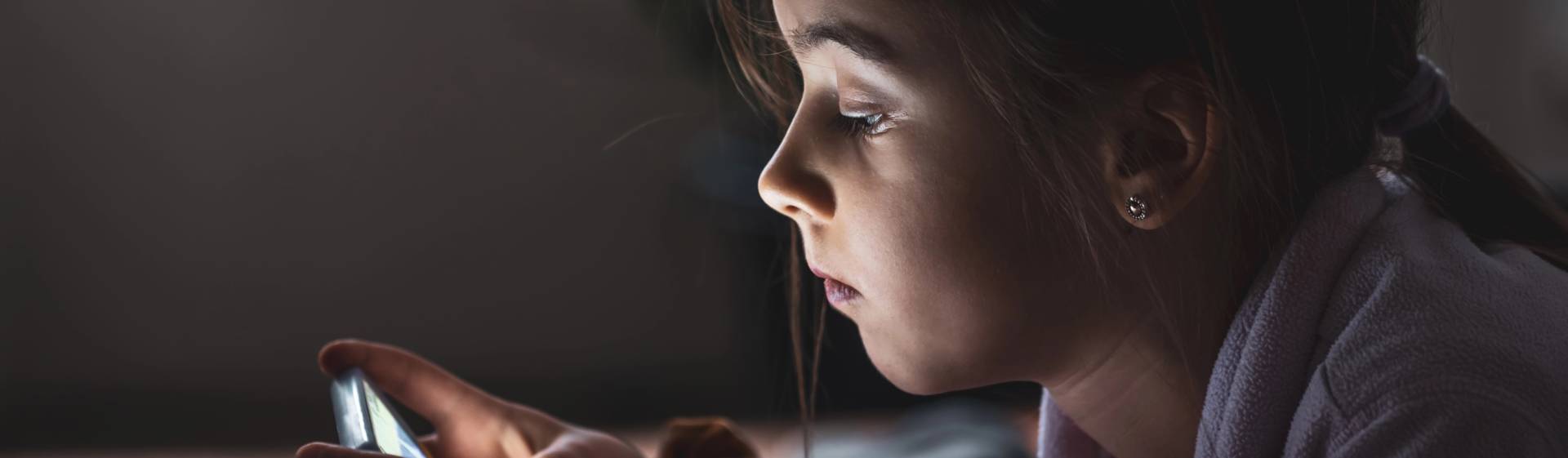 Divieto social under 16 in Australia: otto su dieci li usano ancora